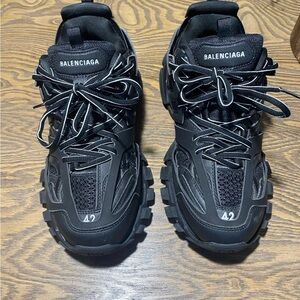Balenciaga Men's Black Chunky Sneakers